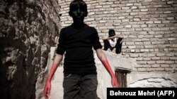 Muslim Shi'ite boys impersonate genies, the spiritual creatures mentioned in the Koran, as part of a religious performance in the town of Noosh Abad near the central city of Kashan. (file photo)