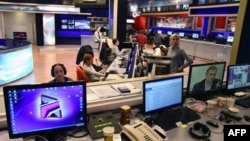 «Захват независимого СМИ», «уничтожение свободы слова» и даже «попытки узурпировать власть» – это лишь часть обвинений в адрес грузинского руководства, звучащих сегодня почти со всех сторон