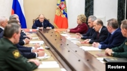 پوتین در جلسۀ شورای امنیت روسیه، ۱۴ آبان