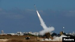 بخشی از سامانه دفاع موشکی گنبد آهنین در نزدیکی اشدود در جنوب اسرائیل