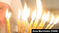 За даними ДПСУ, у галереї телефона священника також були фото військової техніки (фото ілюстативне)