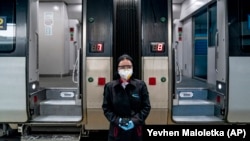 На залізничному вокзалі в Києві, 1 червня 2020 року