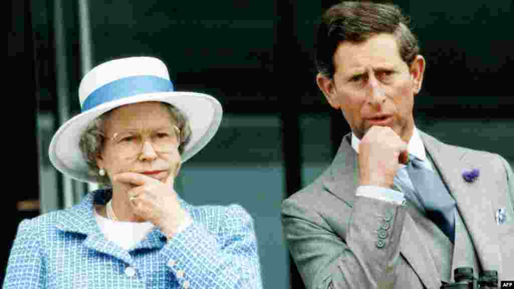 Кралицата Елизабета и нејзиниот син Чарлс на коњски трки, 1992-ра.