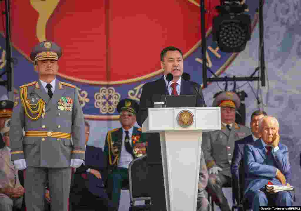 Эл алдында сөз сүйлөгөн президент Садыр Жапаров 2020-жылдагы оор экономикалык абал, пандемиянын кесепеттери тууралуу айтып, өзү бийликке келгенде бюджет бош болгонун айтты.