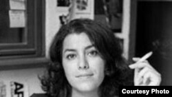 مرجان ستراپی، نويسنده مقيم پاريس، پنج سال پيش يا انتشار اولين کتاب کمیک استریپ «پرسپوليس» که در مورد بيوگرافی نويسنده است، به شهرت جهانی رسيد.