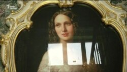 Пенсіонер з Києва перетворив під’їзд на картинну галерею (відео)