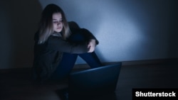 39% з усіх звернень було від дітей, 29% – від вчителів, ще 5% – від сторонніх людей, інші – від батьків