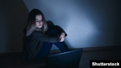 Teenager with tablet computer 