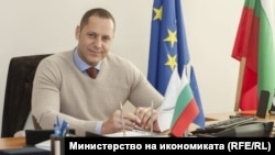 Александър Манолев