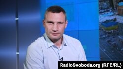 Кличко: у Києві на час обмежень для медиків, правоохоронців та працівників підприємств, що забезпечують життєдіяльність нашого міста, ми організовуємо розвезення на роботу