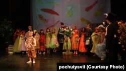 Прем'єра вистави у Театрі юного глядача у Києві (фото проекту «Почути світ»)