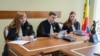 Judecătorii Ana Cucerescu (stânga), Sergiu Stratan și Olga Bejenari, audiind martorii acuzării în procesul lui Vladimir Plahotniuc, 5 noiembrie 2025, Judecătoria Buiucani, Chișinău 