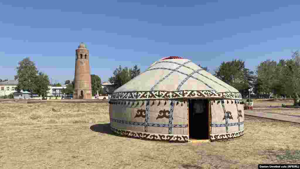 &quot;Өзгөн-Мунара-2021&quot; фестивалына катышкан мамлекет башчысы иш-чаранын уюштуруучуларына элдин руханий, маданий жана адеп-ахлактык өнүгүүсүнө кошкон салымы үчүн ыраазычылык билдирди.