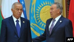 Өзбекстан президенті Ислам Каримов (сол жақта) пен Қазақстан президенті Нұрсұлтан Назарбаев. Бішкек, 13 қыркүйек 2013 жыл.