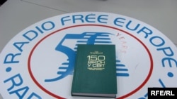 Книга Ігоря Качуровського «150 вікон у світ. З бесід, трансльованих по радіо «Свобода»