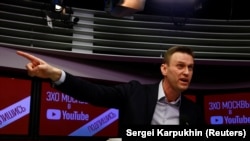 Навальний на даний час перебуває в Німеччині, де відновлюється після отруєння бойовою речовиною «Новачок»