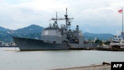 Američki nosač opremljen balističkim antiraketnim sistemom u gruzijskoj luci Batumi, 2011.