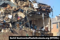 Наслідки обстрілу житлового будинку в Києві 28 серпня 2025 року