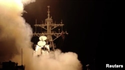 Запуск Томагавков с американского эсминца в Средиземном море