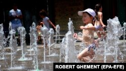 Детям нежелательно перегреваться или переохлаждаться.