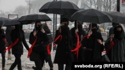 Csendes tüntetés Minszkben, 2021. március 12-én.