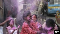 “Шаардын жакыр бучкагынын миллионери” тасмасынан бир үзүм 