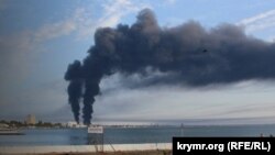 Пожежа на нафтобазі у Феодосії після атаки безпілотниками, жовтень 2024 року