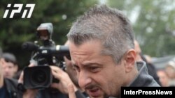 Суд отменил собственное постановление от 5 ноября, согласно которому контроль над телеканалом был передан временным управляющим. Несмотря на решение суда, в «Рустави 2» не спешат радоваться