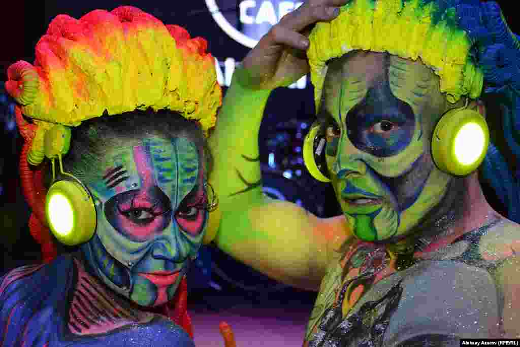 Этих парня и девушку разрисовала Ануза Нуруллина. То есть художница работала с двумя моделями и ее задача была сложнее в два раза. &nbsp;