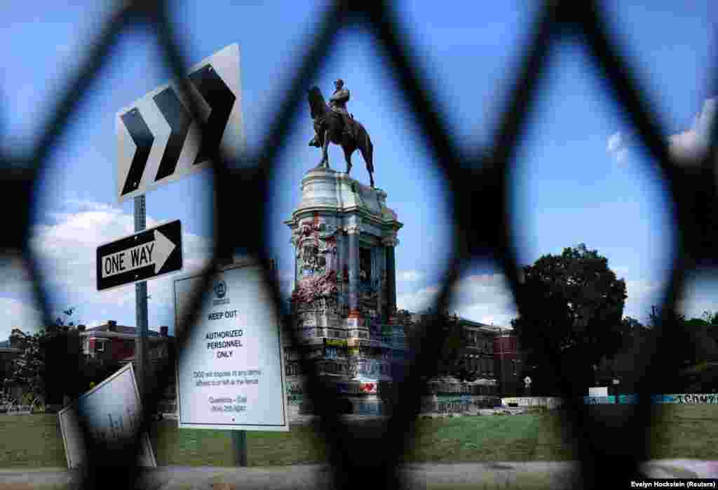 A Robert E. Lee-szobor Richmondban, az eltávolítás előtti napon