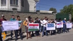 В Бишкеке пикетировали Посольство Таджикистана