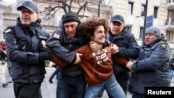 Мате Девидзе при задержании, 19 ноября