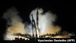 Космічний корабель із трьома астронавтами на борту стартує з космодрому «Байконур» у Казахстані, 21 березня 2018 року