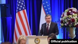 Президент Узбекистана Шавкат Мирзияев в ходе своего выступления в Вашингтоне.