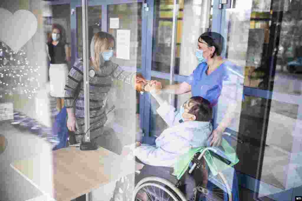 Szívünk kamrájának hívják a Gottsegen György Országos Kardiológiai Intézetben kialakított termet, ahol a betegek biztonságos körülmények között találkozhatnak a hozzátartozóikkal.