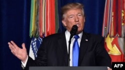 Donald Trump volt amerikai elnök beszédet tart 2017. augusztus 21-én