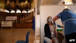 Пункт за ваксинация в кметството в британския град Хъл