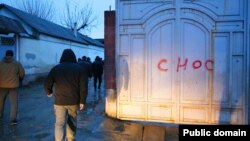 Ош шаарында буздурулуп жаткан мыйзамсыз курулуштар.