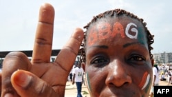 Ivory Coast -- A female supporter waits for the arrival of the leader of the Ivorian "Patriots" and national youth campaign director for presidential candidate and incumbent Ivory Coast President in Abidjan, 06Mar2010