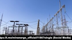 Linii de înaltă tensiune capturate de forțele ruse în regiunea Herson, din sud-vestul Ucrainei, 22 iulie 2022. Invazia Rusiei în Ucraina are efecte negative în materie de energie și alimente peste tot în lume.
