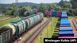 Товарни влакове от руския анклав Калининград на граничната жп гара в Кибартай (Литва), който се намира на около 200 км западно от столицата Вилнюс, 22 юни 2022 г.
