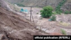 Боом капчыгайындагы сел.
