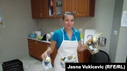 Lena se priprema za čas kuvanja, 4.novembar 2022.