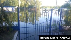 Nistrul s-a revărsat și a acoperit plaja orășenească în regiunea transnistreană