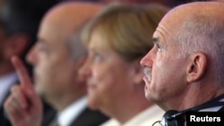 Njemačka kancelarka Angela Merkel i predsjednik Grčke Jorgos Papandreu na sastanku BDi, Berlin, 27. septembar 2011.