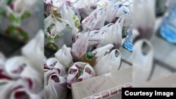 Баткен үчүн чогултулган жардам. Спорт ордосундагы жардам борборунан тартылган сүрөт. 16-сентябрь, 2022-жыл.