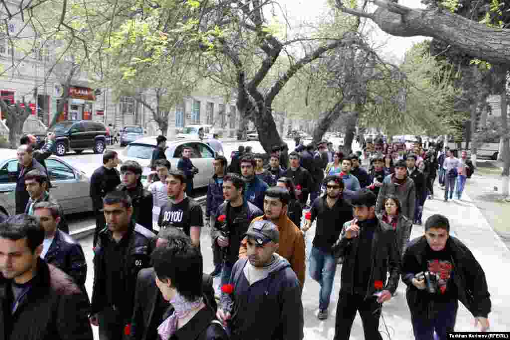 Баку: Молодежь отметила 2-ю годовщину трагедии в Нефтяной Академии