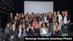 Grupa umetnika iz Srbije koja je osvojila nagradu na Praškom kvadrijenalu