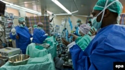 Ілюстраційне фото. Ізраїльські лікарі готуються до операції в Медичному центрі імені Едіт Вольфсон в місті Холон