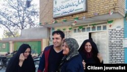 ضیا نبوی، لحظاتی پس از آزادی از زندان در روز چهارشنبه ۲۵ بهمن